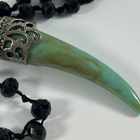 Black Beaded Necklace Faux Jade Wolf Tooth Horn Pendant Silver Tone 34" Long - Picture 5 of 8